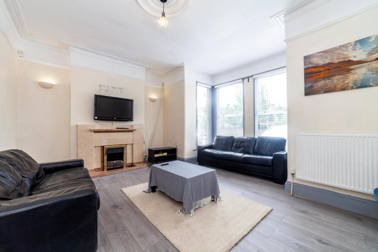 Highlands Gardens Suites Илфорд Экстерьер фото