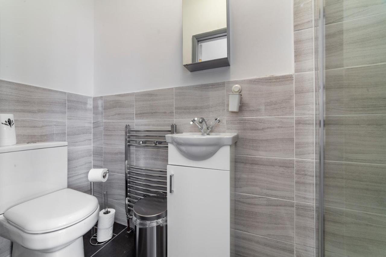 Highlands Gardens Suites Илфорд Экстерьер фото