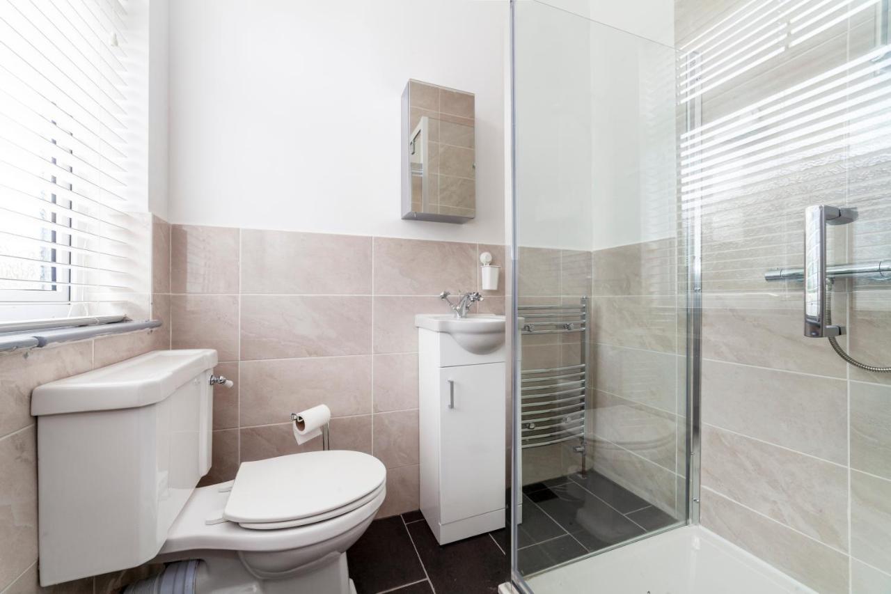 Highlands Gardens Suites Илфорд Экстерьер фото
