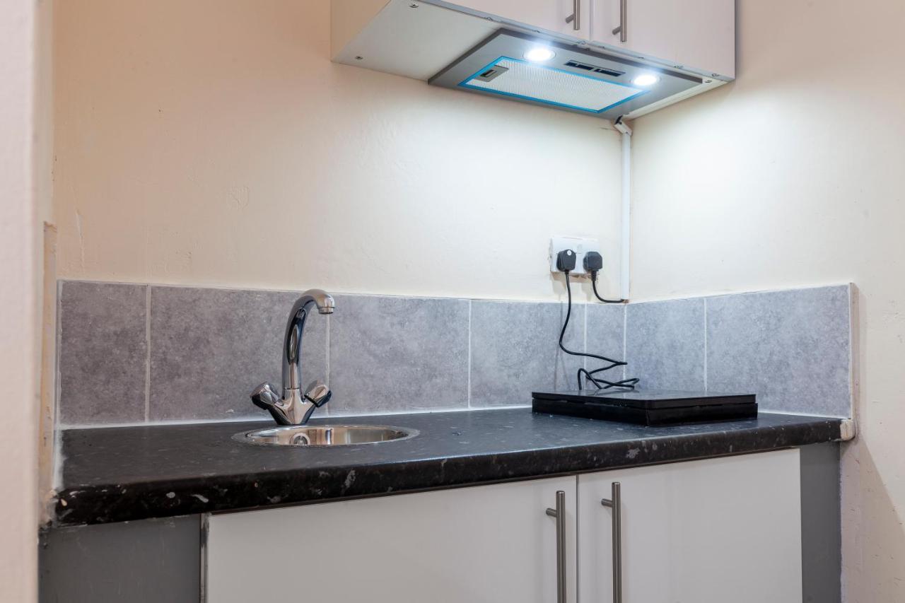 Highlands Gardens Suites Илфорд Экстерьер фото